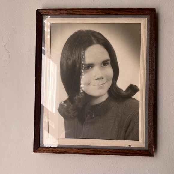 Vintage framed photo portrait of a young woman - Picture 7 of 15